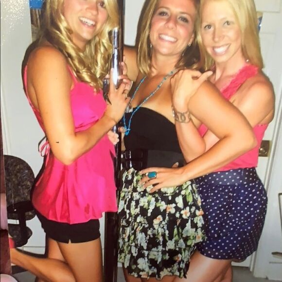 💕3 for $15💕 Forever 21 Hot Pink Ruffle Top - Picture 1 of 8